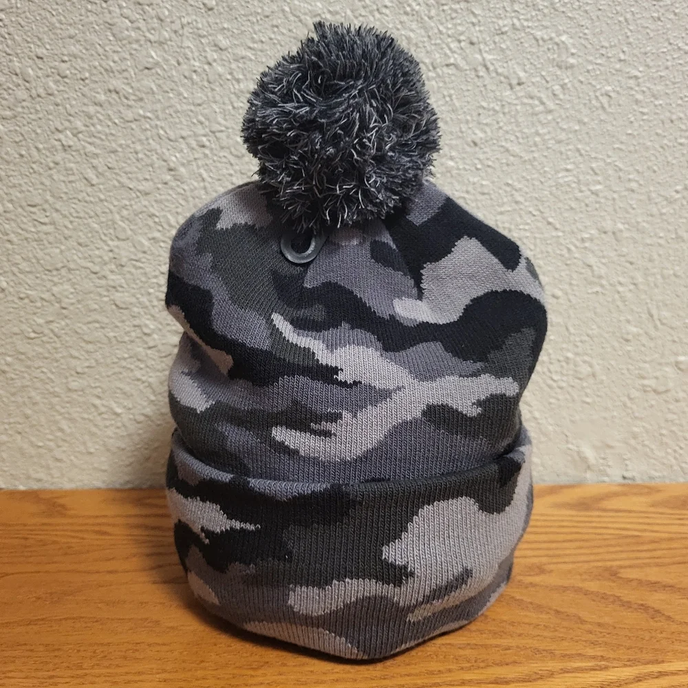 NWT NBA Gray & Black Camo Knit Pom Pom Beanie